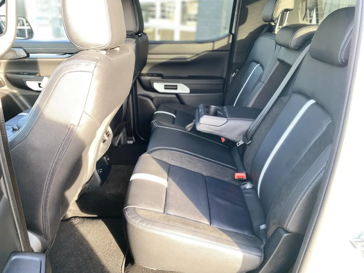 Ford Stormtrak Double Cabine 2.3 PHEV 279PK Ford Ranger Stormtrak Double Cabine 2.3 PHEV 279PK