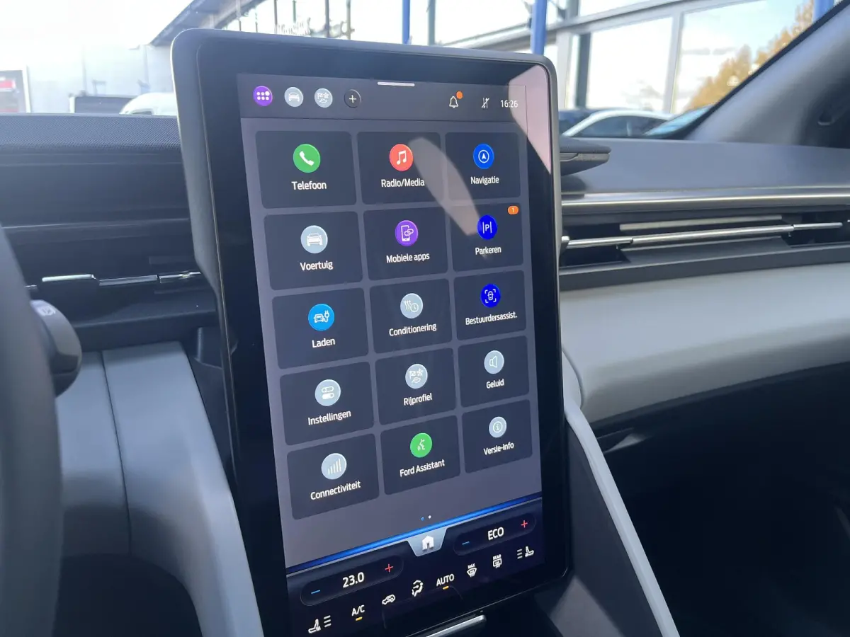 Extended Range RWD 77 kWh | Achteruitrijcamera | Stoel & Stuurverwarming | Apple & Android ondersteuning