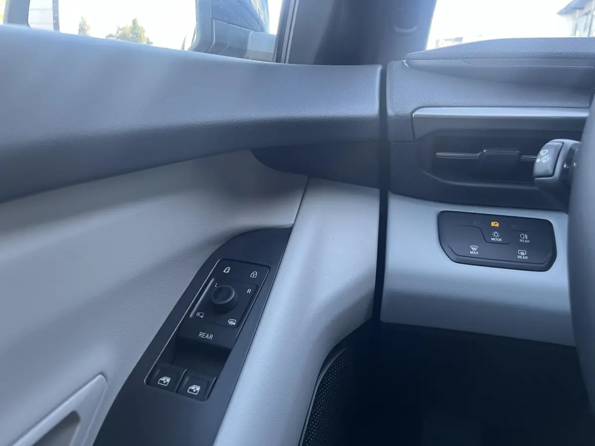 Extended Range RWD 77 kWh | Achteruitrijcamera | Stoel & Stuurverwarming | Apple & Android ondersteuning