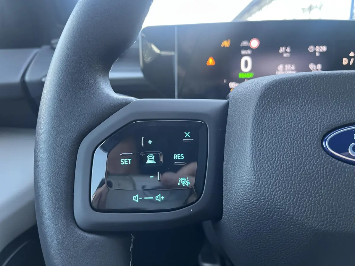 Extended Range RWD 77 kWh | Achteruitrijcamera | Stoel & Stuurverwarming | Apple & Android ondersteuning