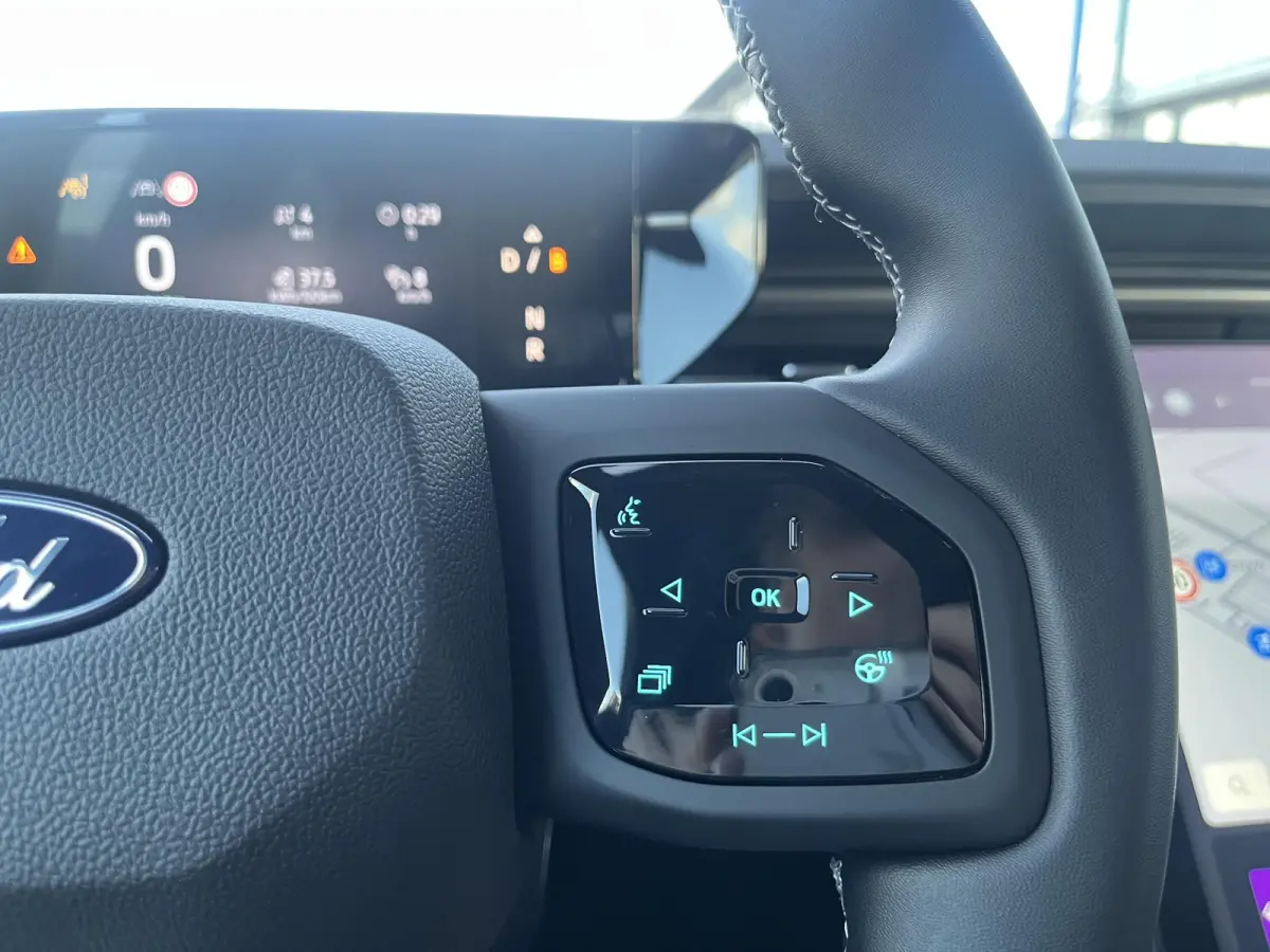Extended Range RWD 77 kWh | Achteruitrijcamera | Stoel & Stuurverwarming | Apple & Android ondersteuning
