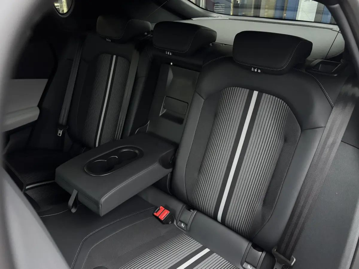 Select Extended Range RWD 77 kWh | €3500,- Ford Voordeel ! | Energiezuinige Warmtepomp |Comfortpack 1|