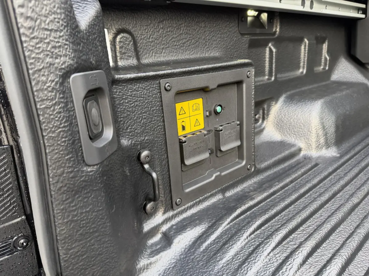 Wildtrak PHEV | DIRECT LEVERBAAR |  278PK | Trekhaak | Blis | 12" Infotainment scherm met SYNC 4 | Elektrisch 8-weg verstelbare en verwarmbare stoelen | 18" Lichtmetalen velgen