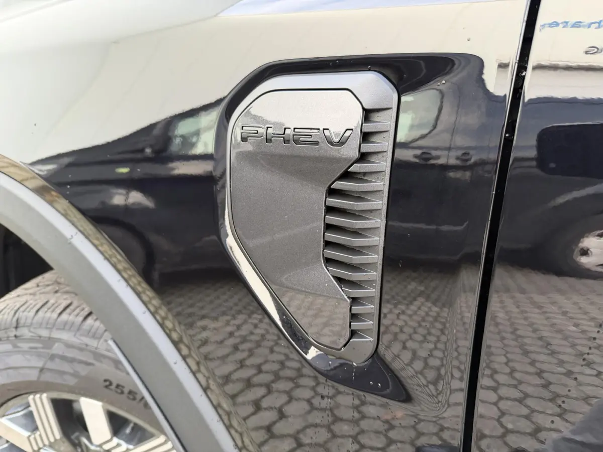 Wildtrak PHEV | DIRECT LEVERBAAR |  278PK | Trekhaak | Blis | 12" Infotainment scherm met SYNC 4 | Elektrisch 8-weg verstelbare en verwarmbare stoelen | 18" Lichtmetalen velgen