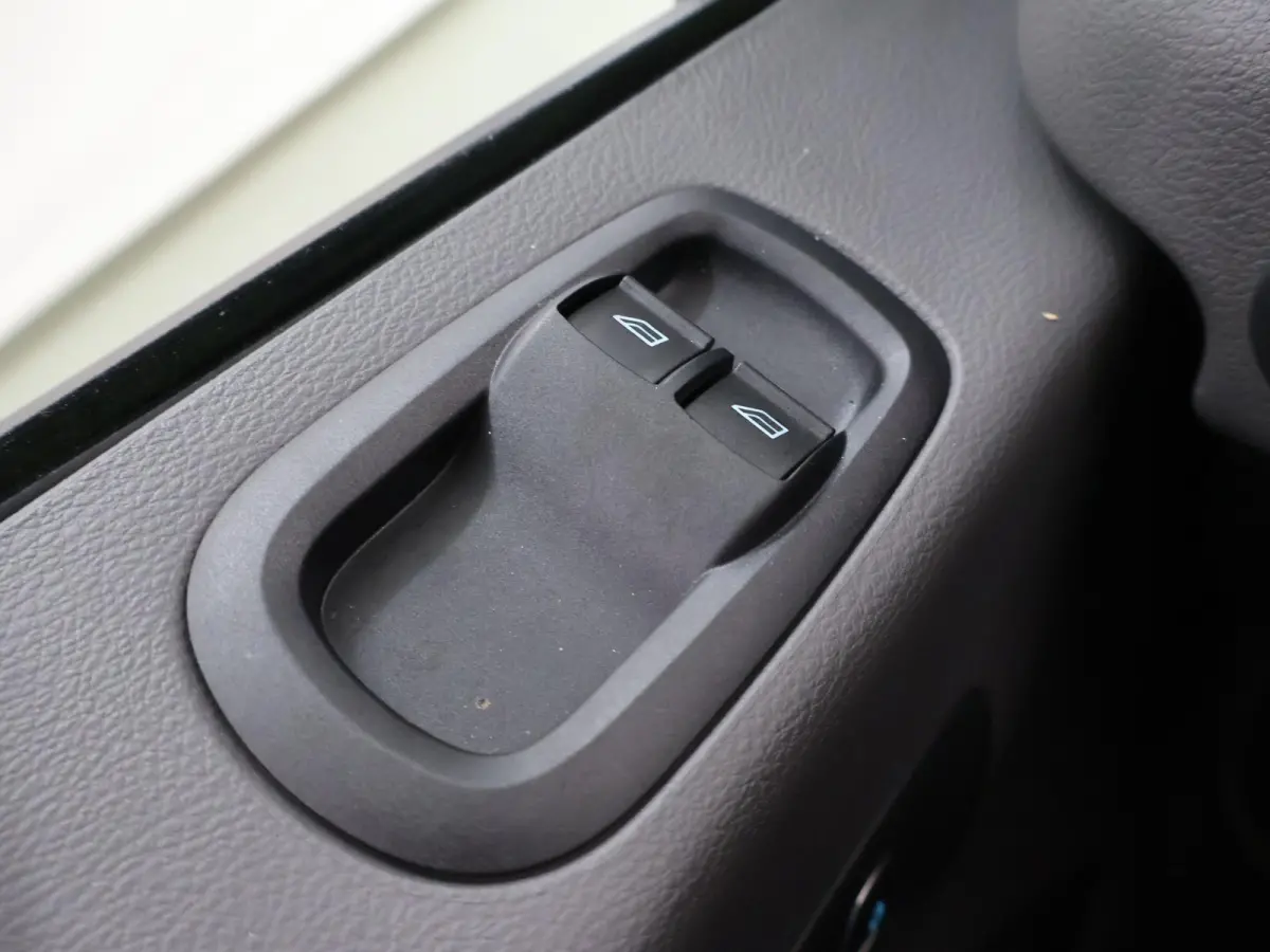 350 2.0 TDCI L4H1 Trend Bakwagen | Uit voorraad leverbaar | Karhof Gesloten bak + Overloopklep Kenteken 2024 | Bluetooth | Cruise Control | Voorruitverwarming | Laadvermogen 1200KG + |