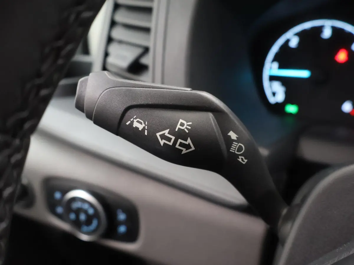 350 2.0 TDCI L4H1 Trend Bakwagen | Uit voorraad leverbaar | Karhof Gesloten bak + Overloopklep Kenteken 2024 | Bluetooth | Cruise Control | Voorruitverwarming | Laadvermogen 1200KG + |