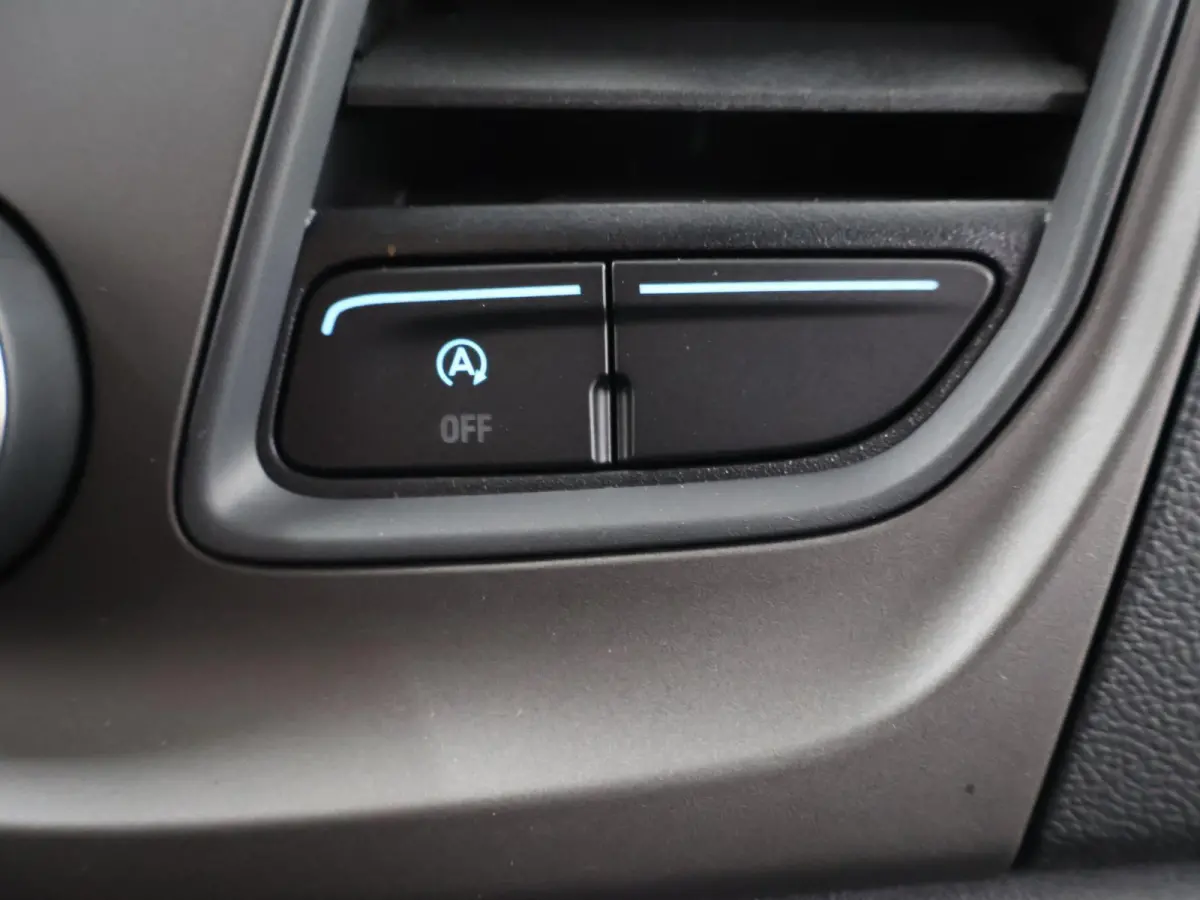 350 2.0 TDCI L4H1 Trend Bakwagen | Uit voorraad leverbaar | Karhof Gesloten bak + Overloopklep Kenteken 2024 | Bluetooth | Cruise Control | Voorruitverwarming | Laadvermogen 1200KG + |