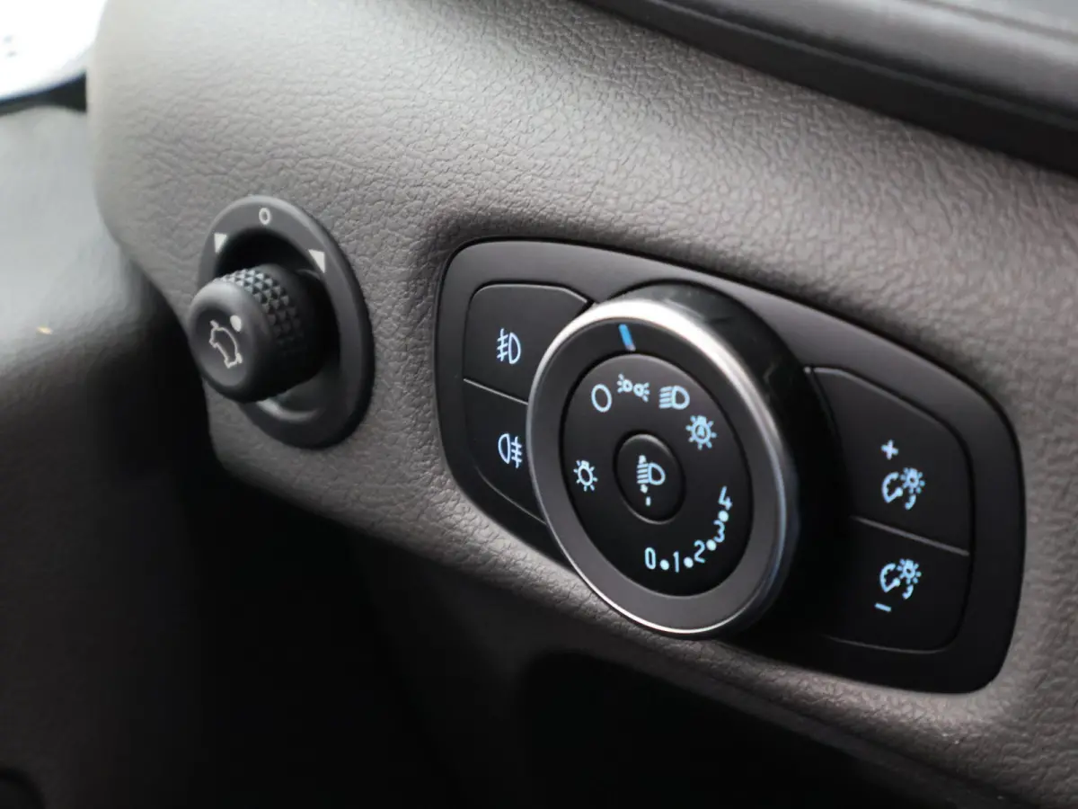 350 2.0 TDCI L4H1 Trend Bakwagen | Uit voorraad leverbaar | Karhof Gesloten bak + Overloopklep Kenteken 2024 | Bluetooth | Cruise Control | Voorruitverwarming | Laadvermogen 1200KG + |
