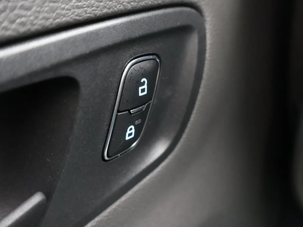 350 | 2.0 TDCI | L3 H2 | Trend | TREKHAAK 2500 KG AHW | CLIMATE CONTROL | NAVIGATIE | PARKEERSENSOREN V+A | CRUISE CONTROL | BIJRIJDERSBANK | LAADRUIMTE PAKKET | APPLE CARPLAY / ANDROID AUTO