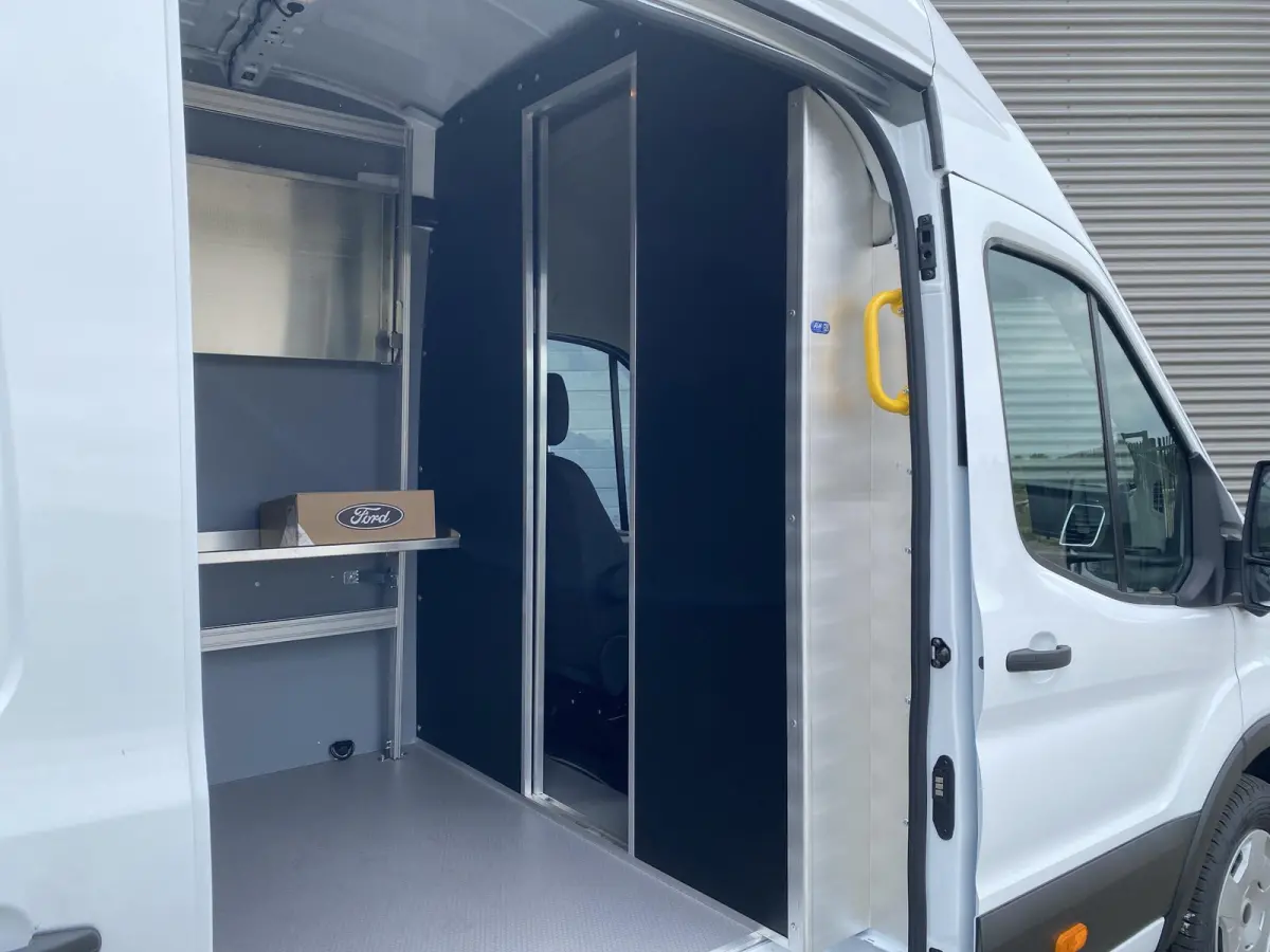 350 L4H3 Trend 184pk RWD 68 KWh | Direct leverbaar | Navigation Pack | Doorloopfunctie cabine | XL laadkabel | All Weather banden | Vehicle Integration System | PRIJS o.b.v. SUBCONTRACTOR