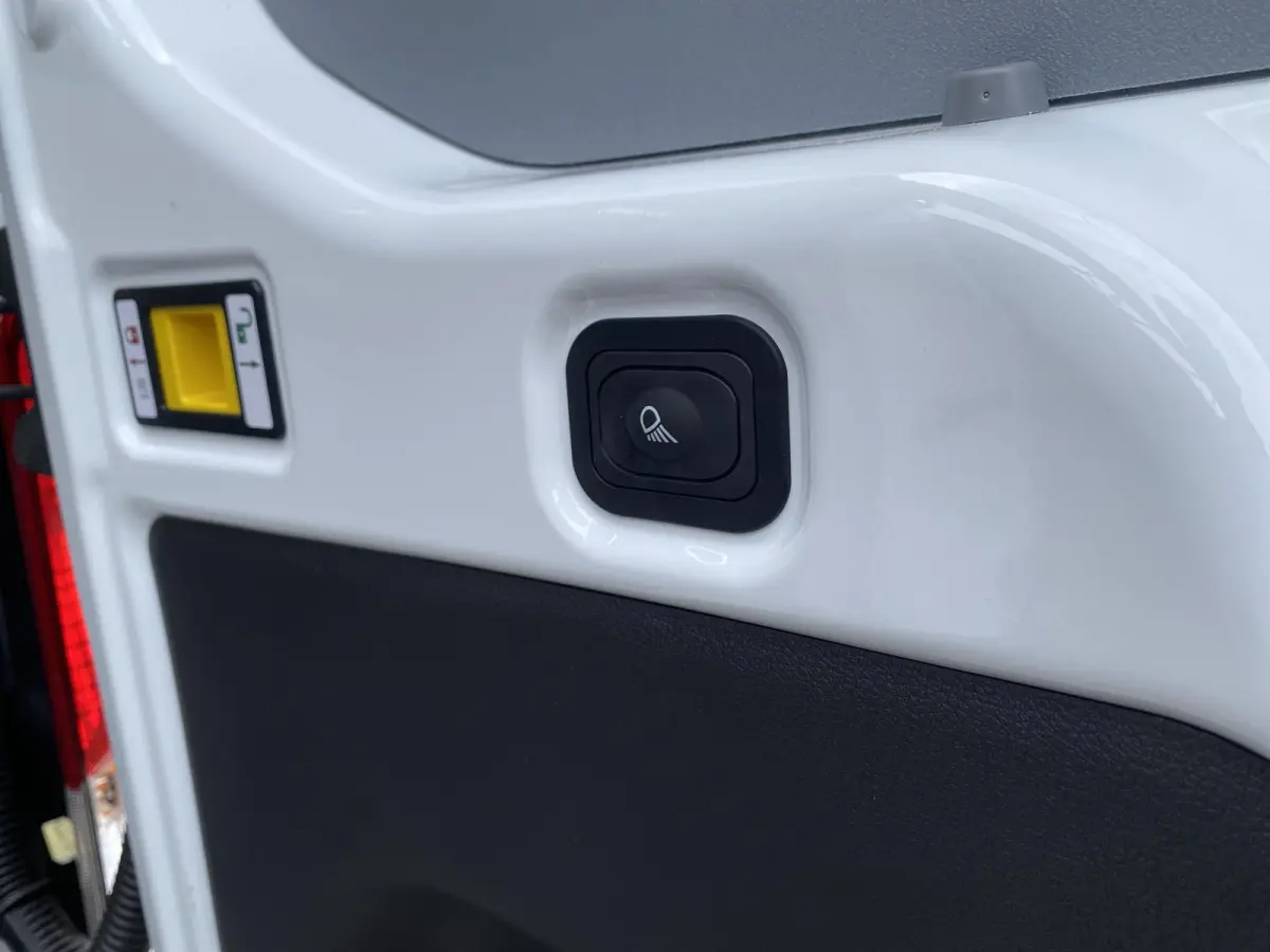 350 L4H3 Trend 184pk RWD 68 KWh | Direct leverbaar | Navigation Pack | Doorloopfunctie cabine | XL laadkabel | All Weather banden | Vehicle Integration System | PRIJS o.b.v. SUBCONTRACTOR