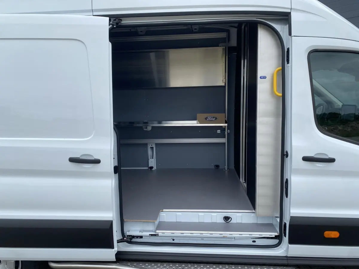 350 L4H3 Trend 184pk RWD 68 KWh | Direct leverbaar | Navigation Pack | Doorloopfunctie cabine | XL laadkabel | All Weather banden | Vehicle Integration System | PRIJS o.b.v. SUBCONTRACTOR