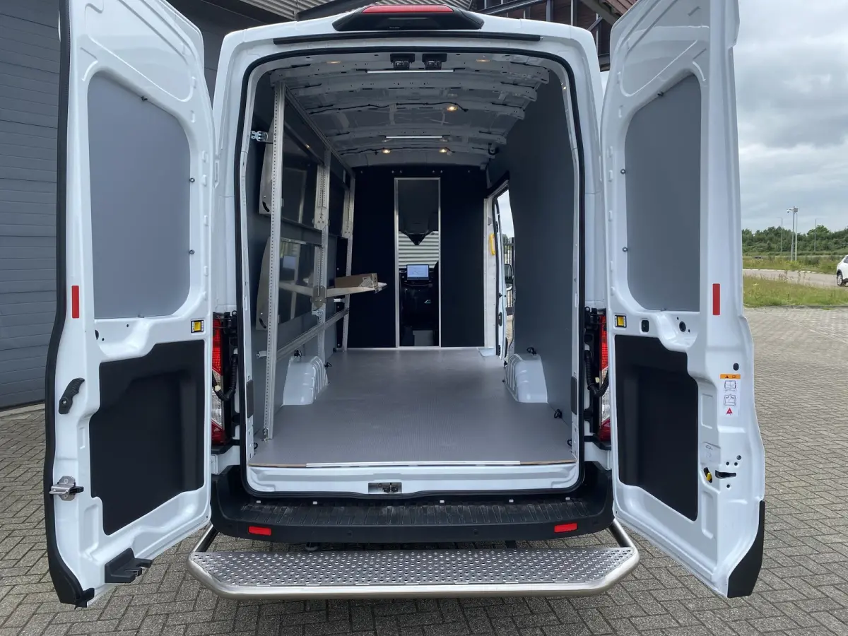 350 L4H3 Trend 184pk RWD 68 KWh | Direct leverbaar | Navigation Pack | Doorloopfunctie cabine | XL laadkabel | All Weather banden | Vehicle Integration System | PRIJS o.b.v. SUBCONTRACTOR