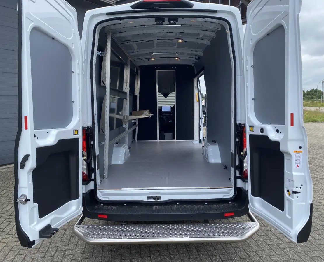 350 L4H3 Trend 184pk RWD 68 KWh | Direct leverbaar | Navigation Pack | Doorloopfunctie cabine | XL laadkabel | All Weather banden | Vehicle Integration System | PRIJS o.b.v. SUBCONTRACTOR