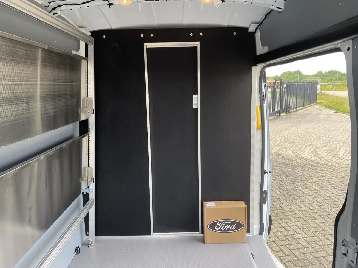 350 L4H3 Trend 184pk RWD 68 KWh | Direct leverbaar | Navigation Pack | Doorloopfunctie cabine | XL laadkabel | All Weather banden | Vehicle Integration System | PRIJS o.b.v. SUBCONTRACTOR