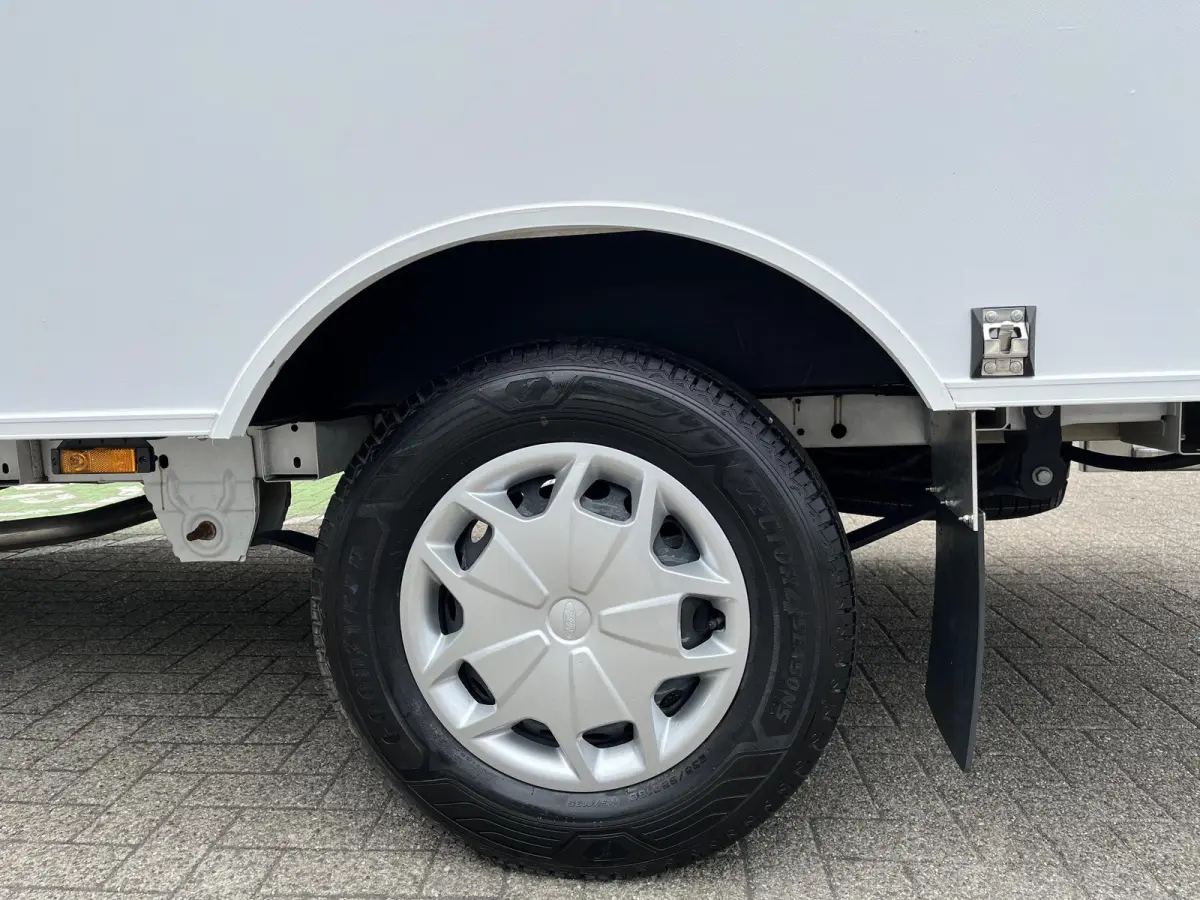 350 2.0 TDCI L4H1 Trend Skeletal | Karhof Opbouw Gesloten Deuren | BPM Voordeel | Cruise Control | Voorruitverwarming | Laadvermogen 1303 KG | Sync4 |