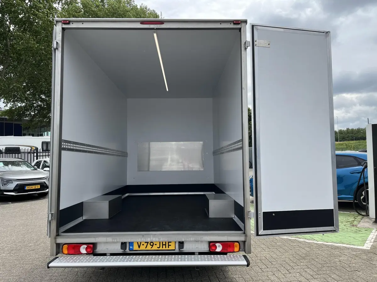 350 2.0 TDCI L4H1 Trend Bakwagen | Karhof Opbouw Gesloten Deuren | BPM Voordeel | Cruise Control | Voorruitverwarming | Laadvermogen 1303 KG | Sync4 |