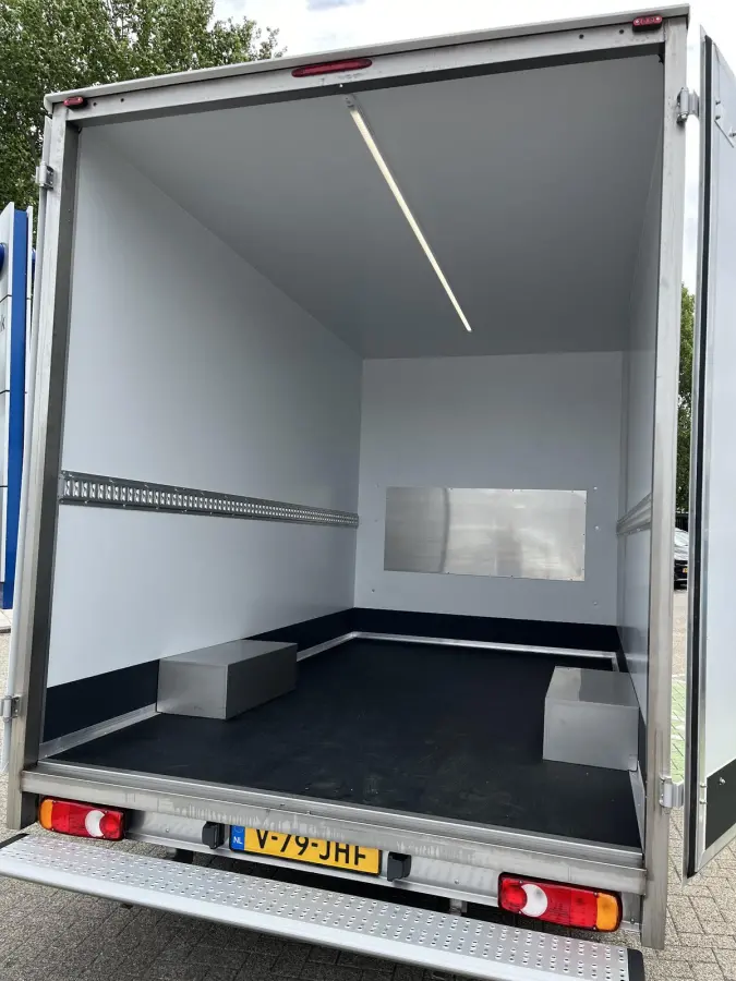 350 2.0 TDCI L4H1 Trend Bakwagen | Karhof Opbouw Gesloten Deuren | BPM Voordeel | Cruise Control | Voorruitverwarming | Laadvermogen 1303 KG | Sync4 |