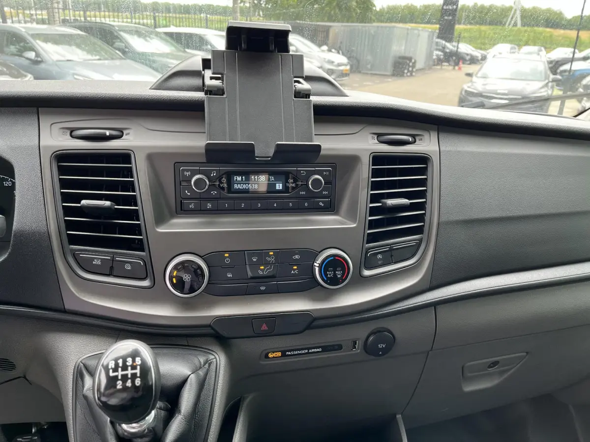 350 2.0 TDCI L4H1 Trend Bakwagen | Karhof Opbouw Gesloten Deuren | BPM Voordeel | Cruise Control | Voorruitverwarming | Laadvermogen 1303 KG | Sync4 |