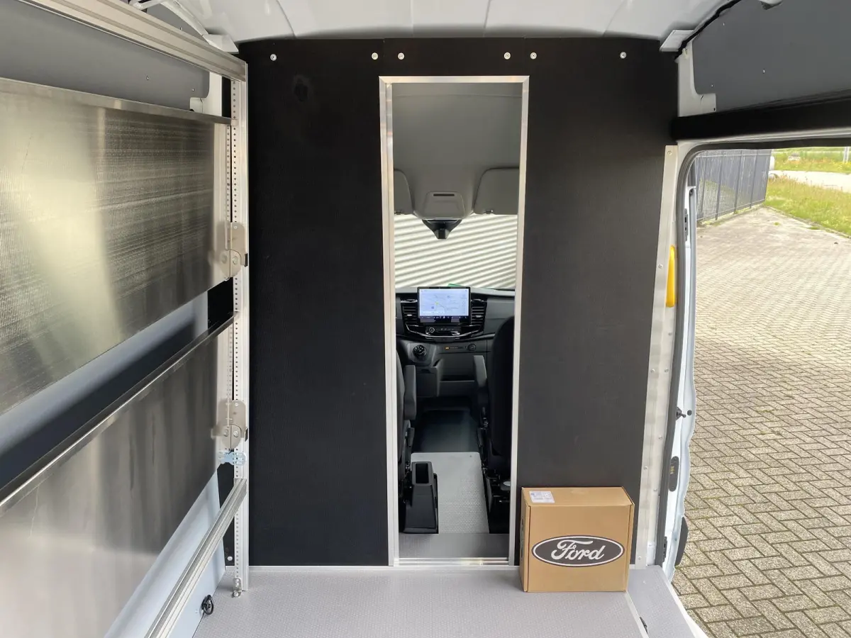 350 L4H3 Trend 184pk RWD 68 KWh | Direct leverbaar | Navigation Pack | Doorloopfunctie cabine | XL laadkabel | All Weather banden | Vehicle Integration System | PRIJS o.b.v. SUBCONTRACTOR