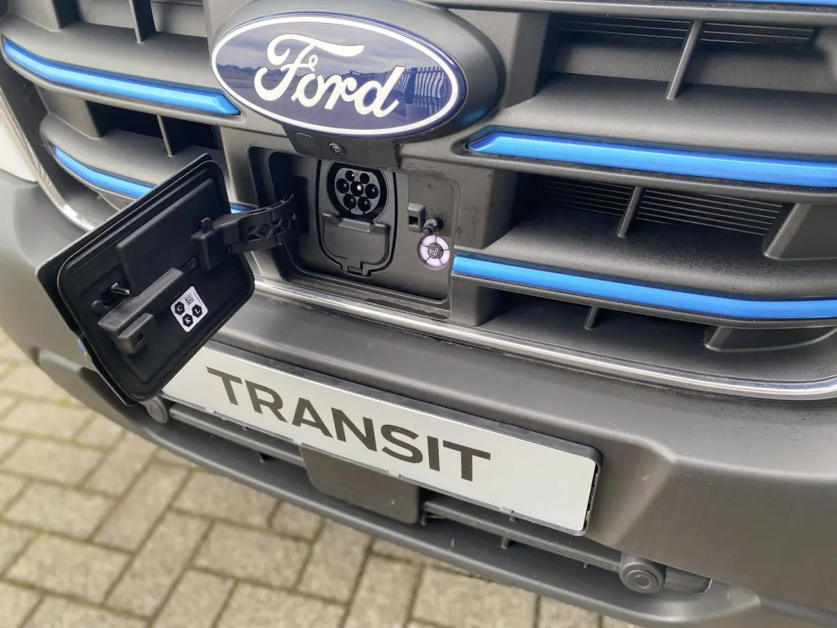 350 L4H3 Trend 184pk RWD 68 KWh | Direct leverbaar | Navigation Pack | Doorloopfunctie cabine | XL laadkabel | All Weather banden | Vehicle Integration System | PRIJS o.b.v. SUBCONTRACTOR