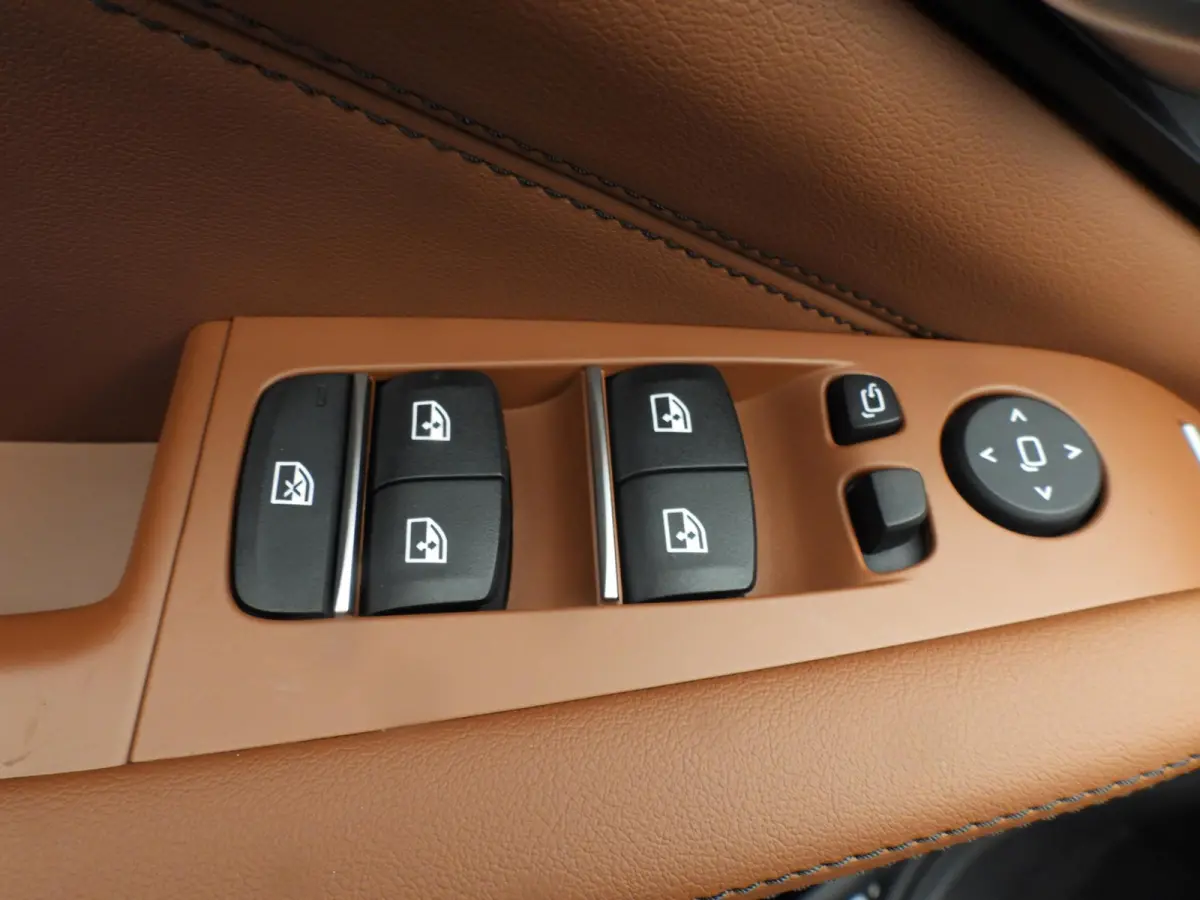 xDrive50e | M-Sportpakket | LED | Leder | HUD | Active cruise | Trekhaak | Schuifdak | Comfortzetels | DAB | Harman-kardon sound | Alu 22 inch