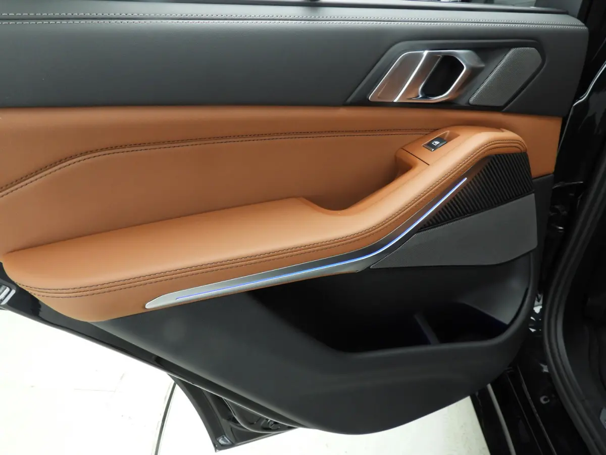 xDrive50e | M-Sportpakket | LED | Leder | HUD | Active cruise | Trekhaak | Schuifdak | Comfortzetels | DAB | Harman-kardon sound | Alu 22 inch