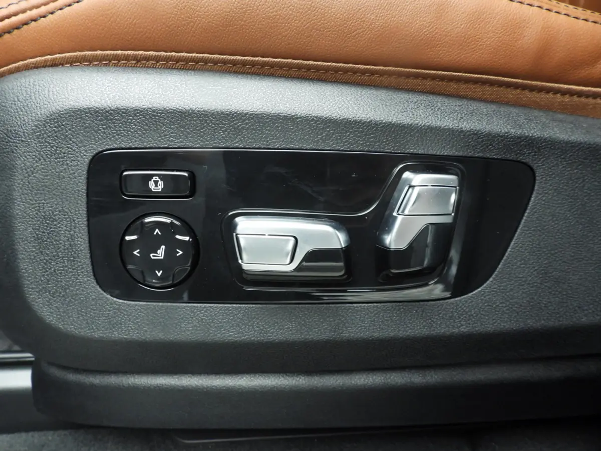 xDrive50e | M-Sportpakket | LED | Leder | HUD | Active cruise | Trekhaak | Schuifdak | Comfortzetels | DAB | Harman-kardon sound | Alu 22 inch