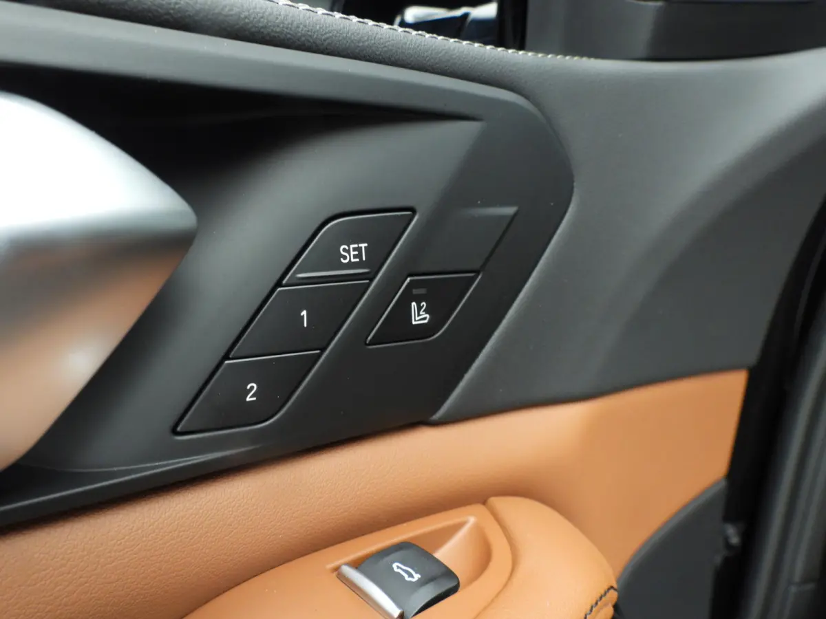 xDrive50e | M-Sportpakket | LED | Leder | HUD | Active cruise | Trekhaak | Schuifdak | Comfortzetels | DAB | Harman-kardon sound | Alu 22 inch