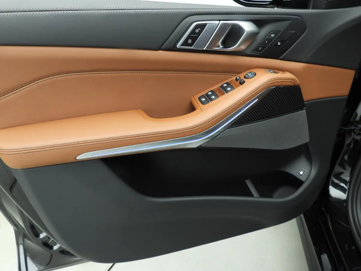 xDrive50e | M-Sportpakket | LED | Leder | HUD | Active cruise | Trekhaak | Schuifdak | Comfortzetels | DAB | Harman-kardon sound | Alu 22 inch