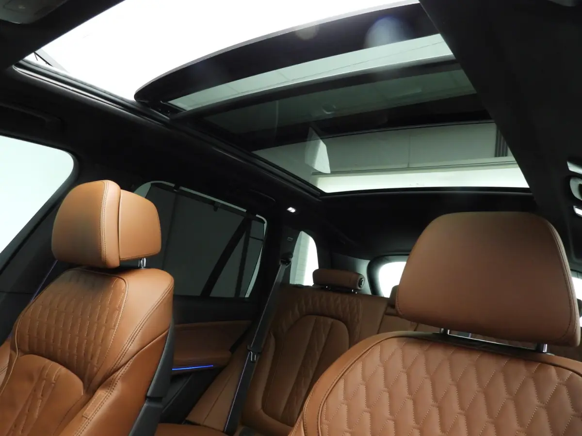 xDrive50e | M-Sportpakket | LED | Leder | HUD | Active cruise | Trekhaak | Schuifdak | Comfortzetels | DAB | Harman-kardon sound | Alu 22 inch