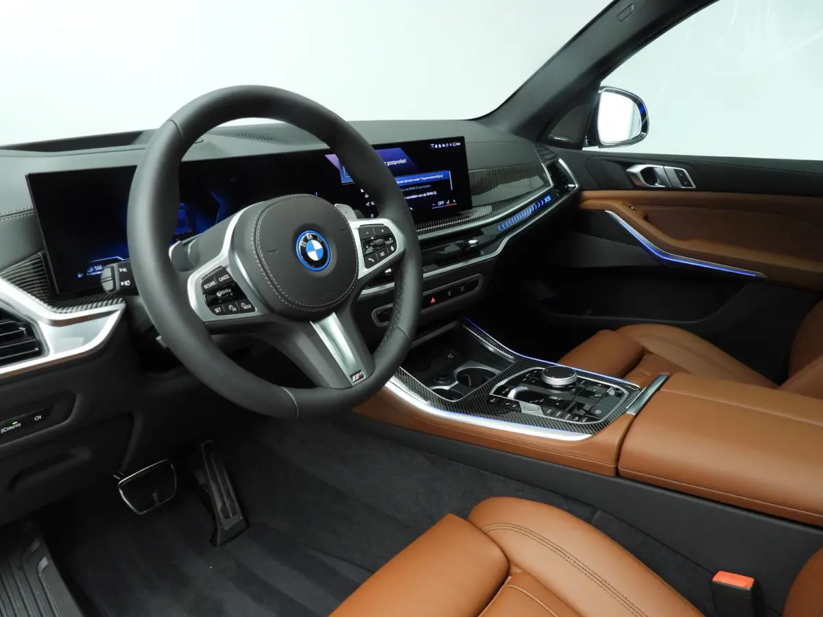 xDrive50e | M-Sportpakket | LED | Leder | HUD | Active cruise | Trekhaak | Schuifdak | Comfortzetels | DAB | Harman-kardon sound | Alu 22 inch