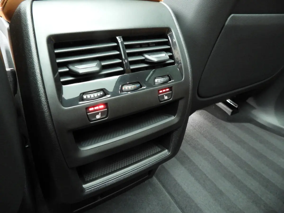 xDrive50e | M-Sportpakket | LED | Leder | HUD | Active cruise | Trekhaak | Schuifdak | Comfortzetels | DAB | Harman-kardon sound | Alu 22 inch