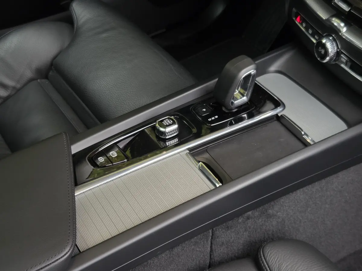 2.0 T8 AWD R-Design Plug-In Hybrid | Luchtvering | 360 Camera | Harman/Kardon | Panoramadak | Pilot Assist