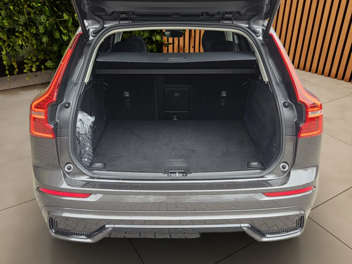 2.0 T8 AWD R-Design Plug-In Hybrid | Luchtvering | 360 Camera | Harman/Kardon | Panoramadak | Pilot Assist