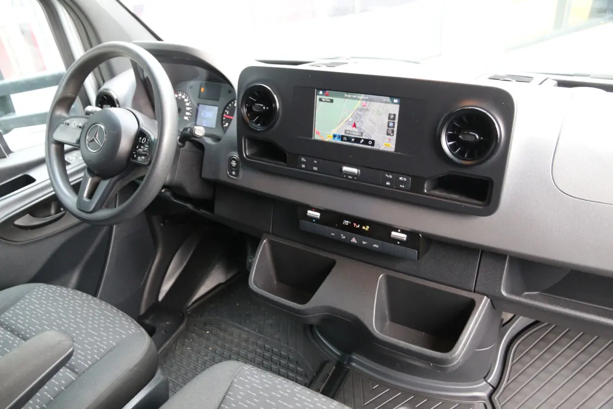 319 3.0 CDI V6 | Aut. | Glaswagen / Glasresteel | 3.5t trekgewicht | Clima..