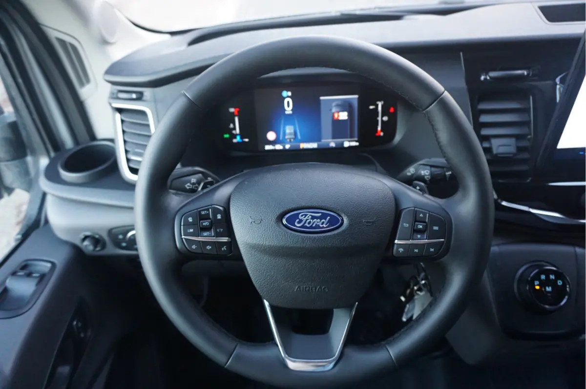 350L 130PK AUT L3H2 BPM VRIJ!! Sync4 Navi, 360 Camera, LM Velg, Trekhaak!! NR. A65