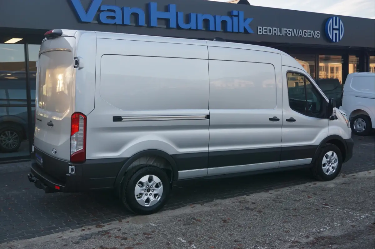 350L 130PK AUT L3H2 BPM VRIJ!! Sync4 Navi, 360 Camera, LM Velg, Trekhaak!! NR. A65
