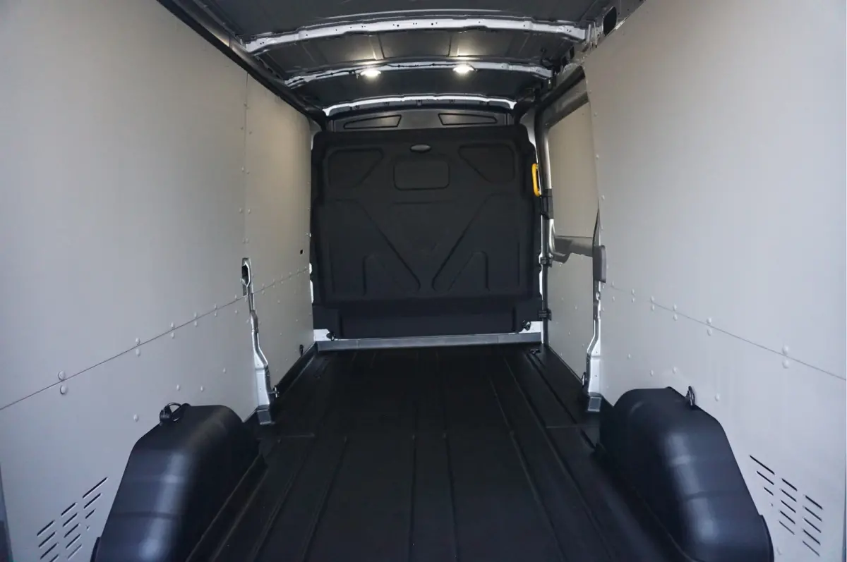350L 130PK L3H2 BPM VRIJ!! Sync4 Navi, 360 Camera, LM Velg, Trekhaak!! NR. A101