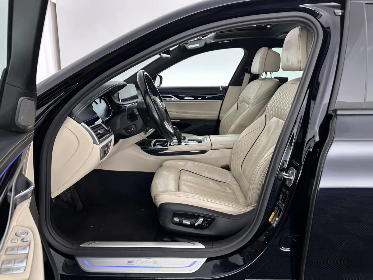 740Le xDrive iPerformance High Executive (Plug-In) Aut. *PANO | LEATHER | MASSAGE | HARMAN/KARDON | MEMORY-PACK | BLIS | TOPVIEW |  HEAD-UP | ADAPTIVE-CRUISE | FULL-LED | ENTERTAINMENT | DAB