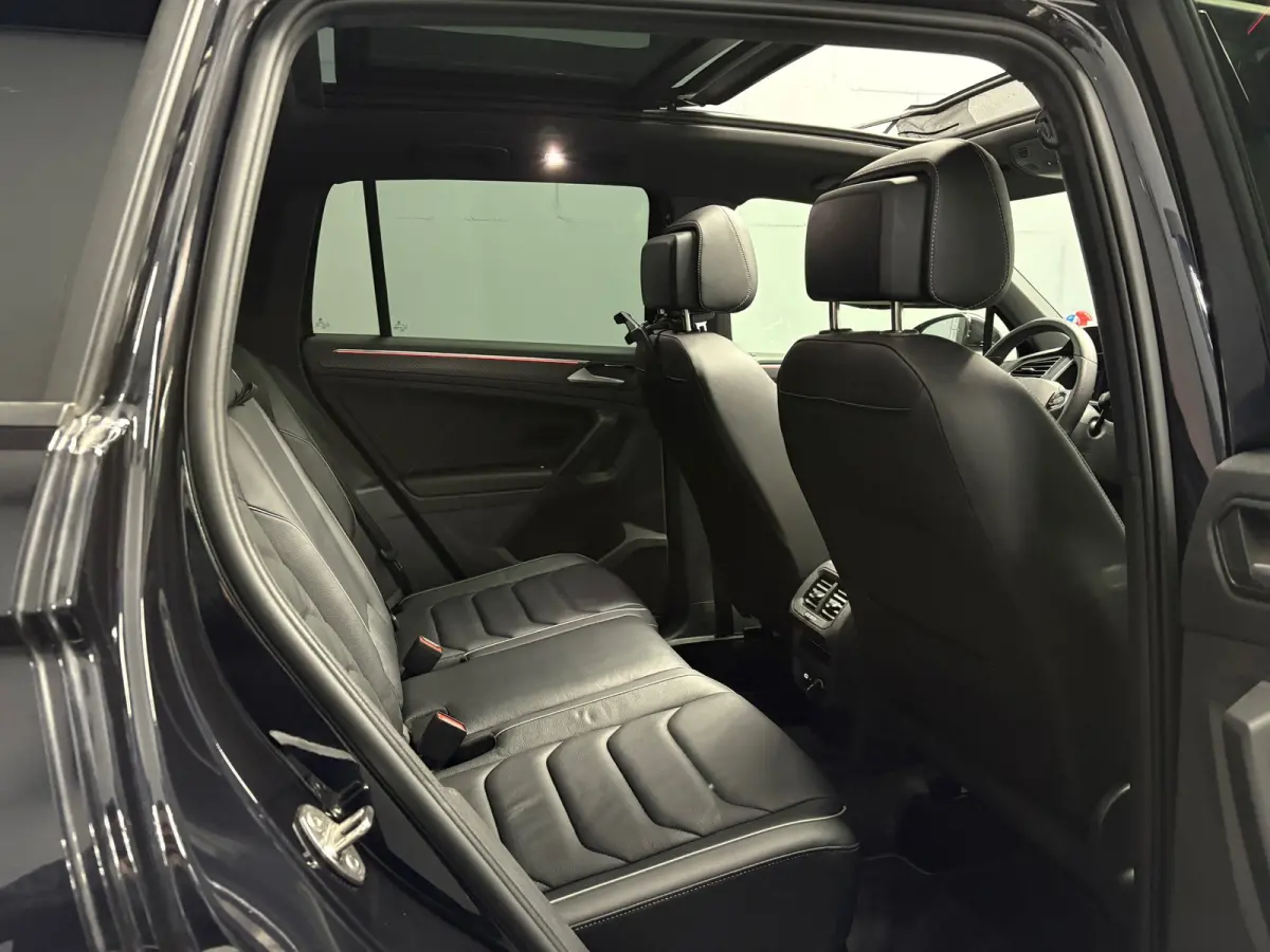 1.4 TSI eHybrid R-Line Business+