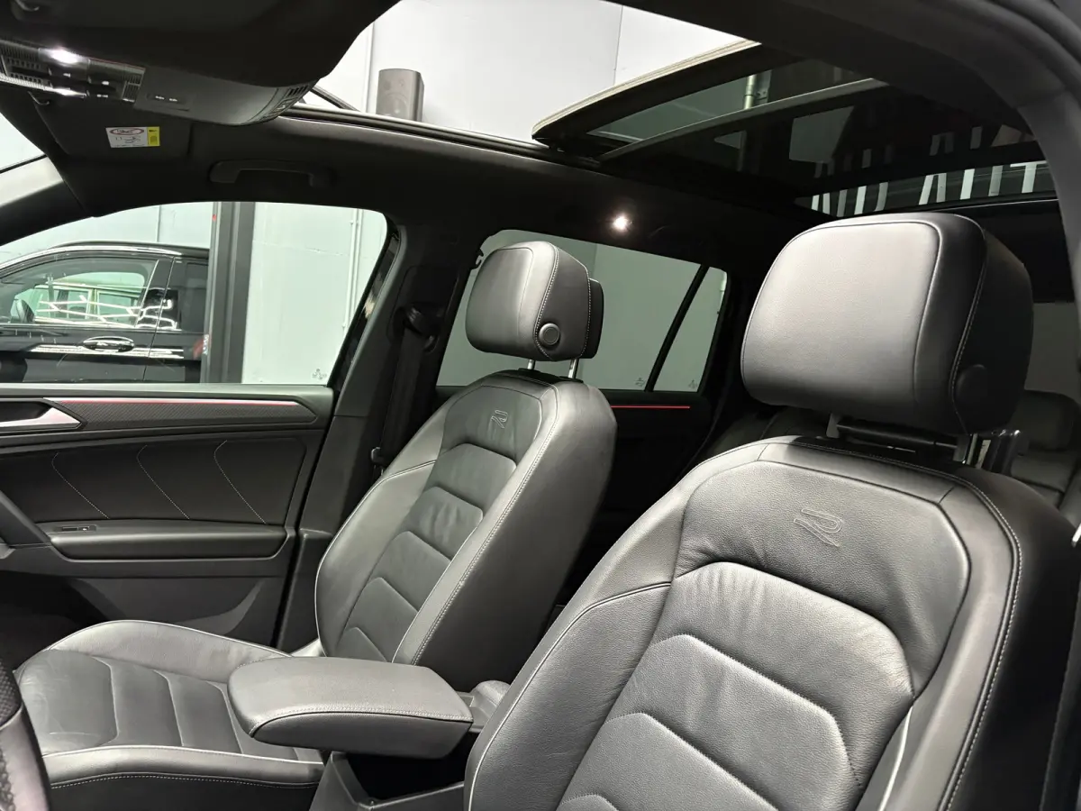 1.4 TSI eHybrid R-Line Business+