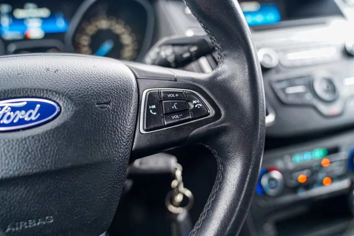 1.6 TI-VCT Titanium | Cruise Control | AC | Multimedia