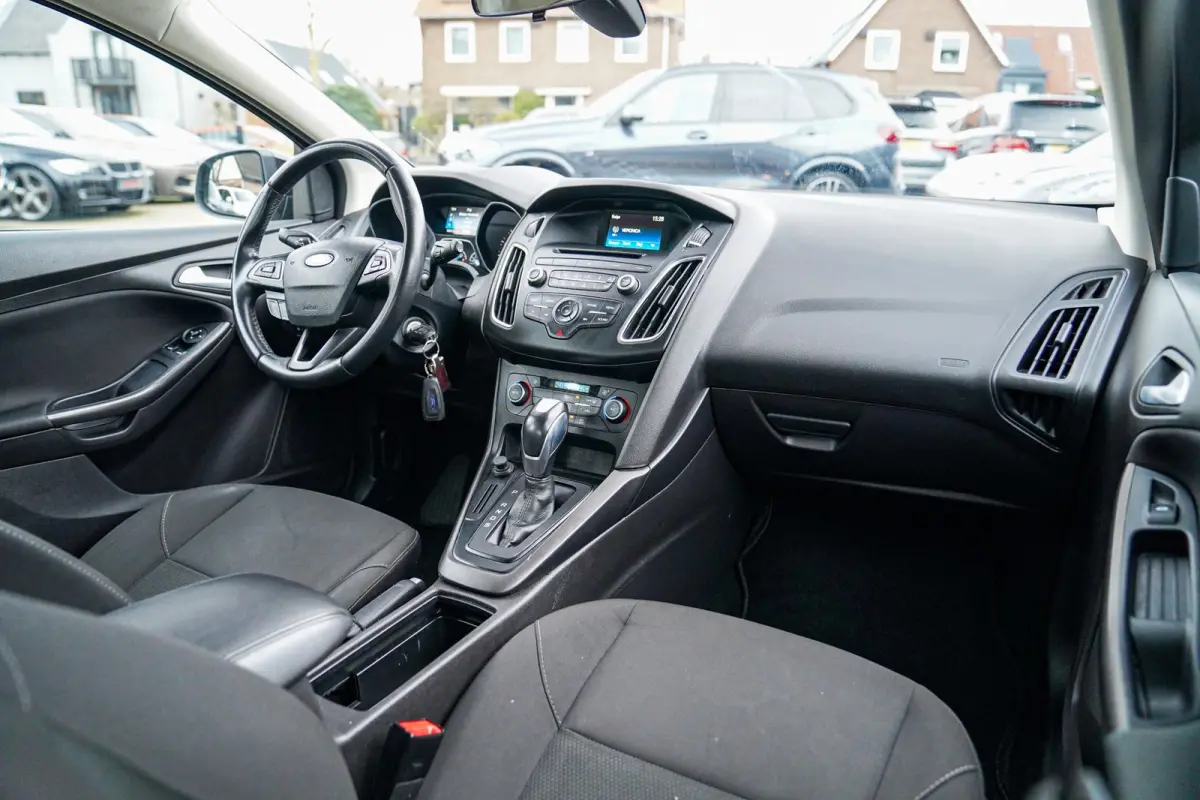 1.6 TI-VCT Titanium | Cruise Control | AC | Multimedia