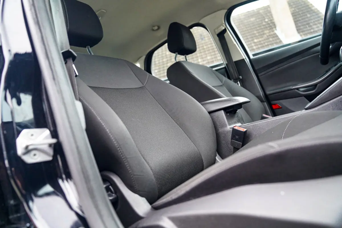 1.6 TI-VCT Titanium | Cruise Control | AC | Multimedia