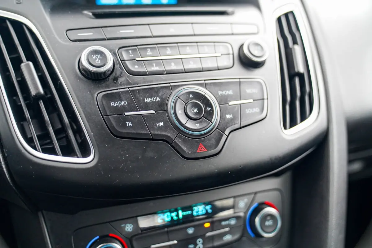 1.6 TI-VCT Titanium | Cruise Control | AC | Multimedia
