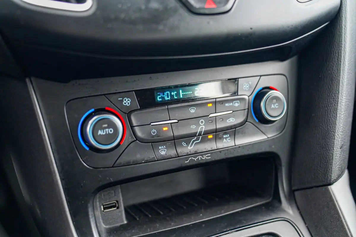 1.6 TI-VCT Titanium | Cruise Control | AC | Multimedia
