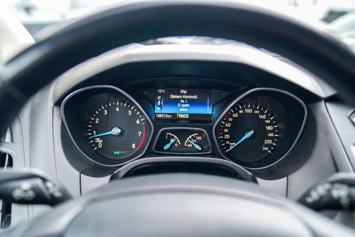1.6 TI-VCT Titanium | Cruise Control | AC | Multimedia