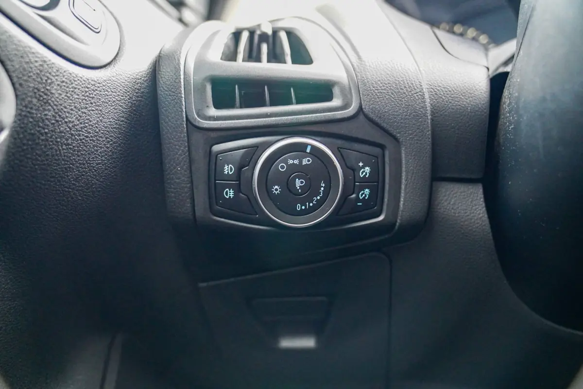 1.6 TI-VCT Titanium | Cruise Control | AC | Multimedia