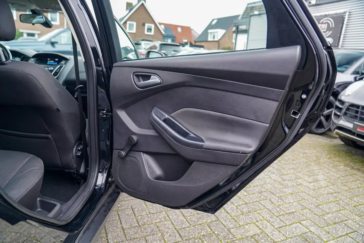 1.6 TI-VCT Titanium | Cruise Control | AC | Multimedia
